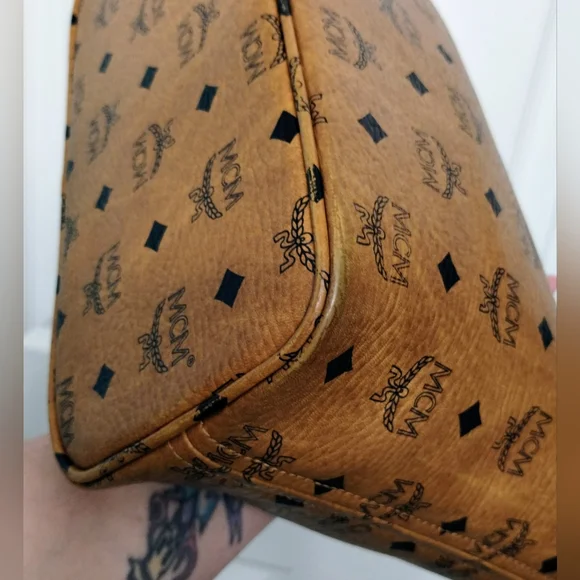 MCM Medium Liz Shopper Tote With MCM Bone Bag Charm - Picture 5 of 14